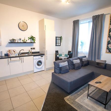 Ideal For Groups - Modern 2 Bedroom Apartment - Free Parking, Transit Links, Close To Stadiums Manchester Eksteriør billede